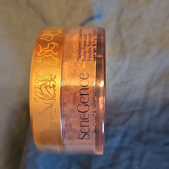Senegence Translucent Loose Powder Medium - Picture 3 of 5